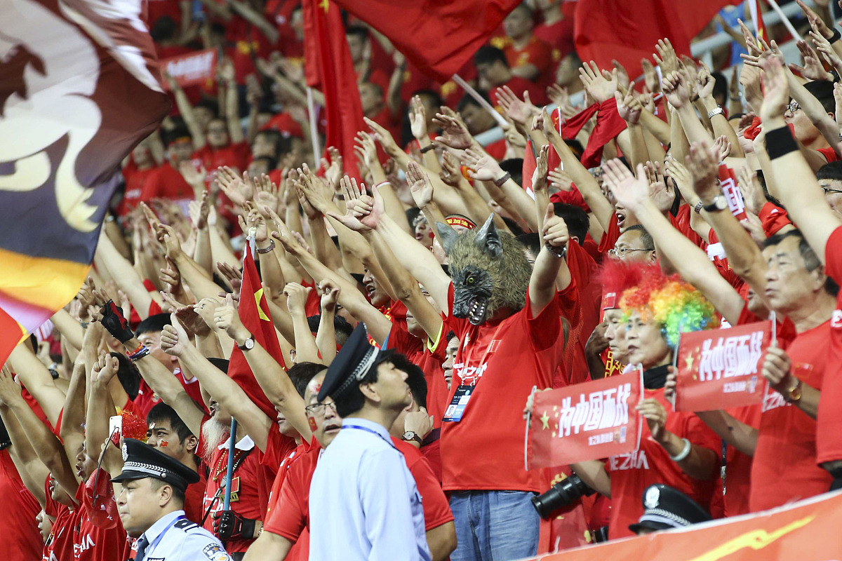 包含悉尼奥运会赛场一片火热，观众热情高涨的词条