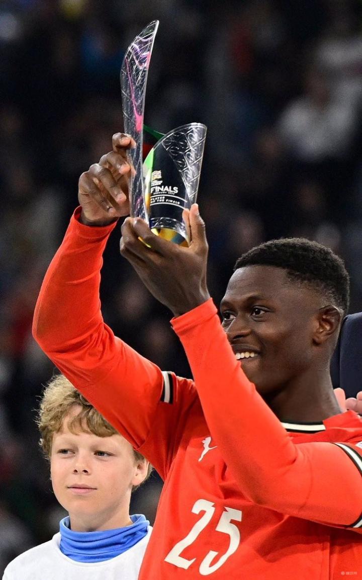 包含欧国联比赛球员个人技术突出，备战期间获得表彰的词条