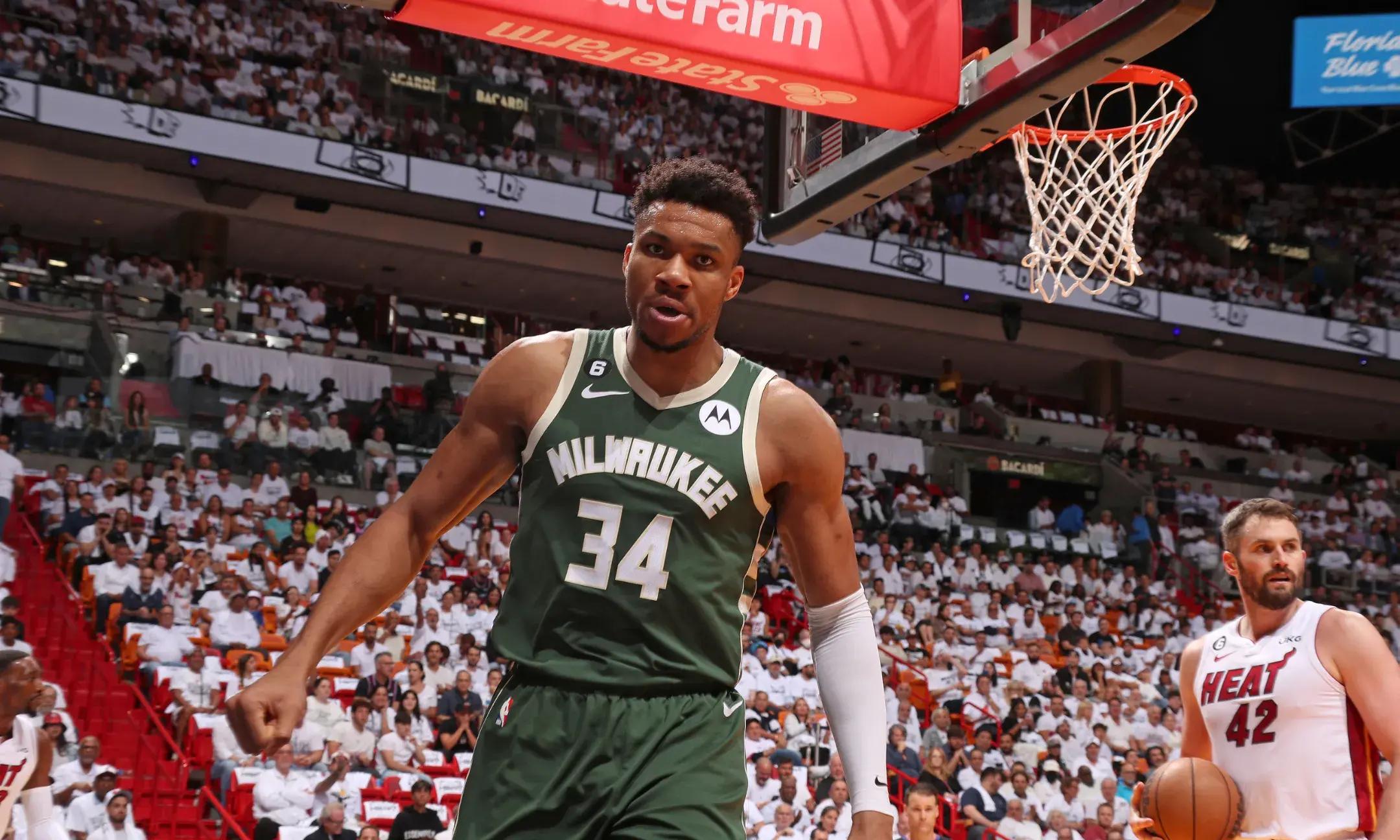 雄鹿队大胜一场，挽回败局晋级平局的简单介绍