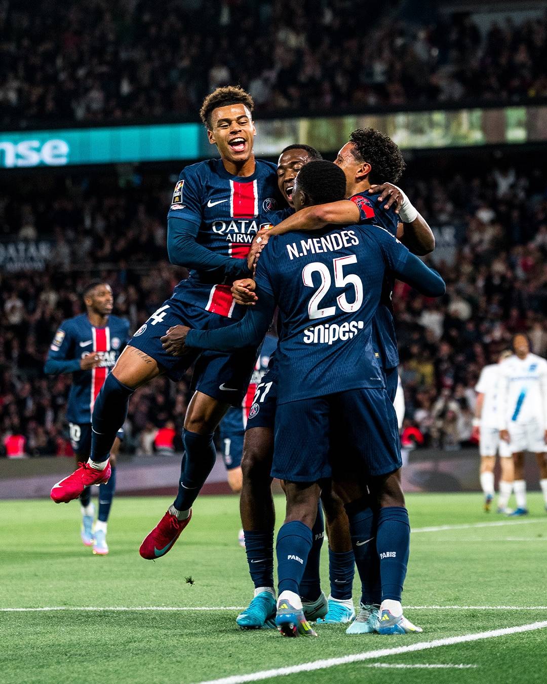 法国国脚恢复伤病状态，备战欧冠小组赛的简单介绍