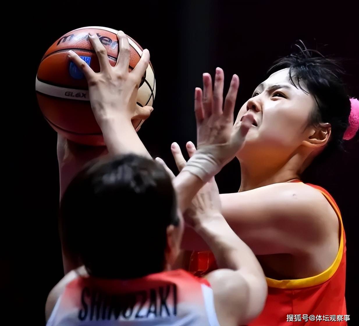 欧洲女子篮球比赛吸引万人观看