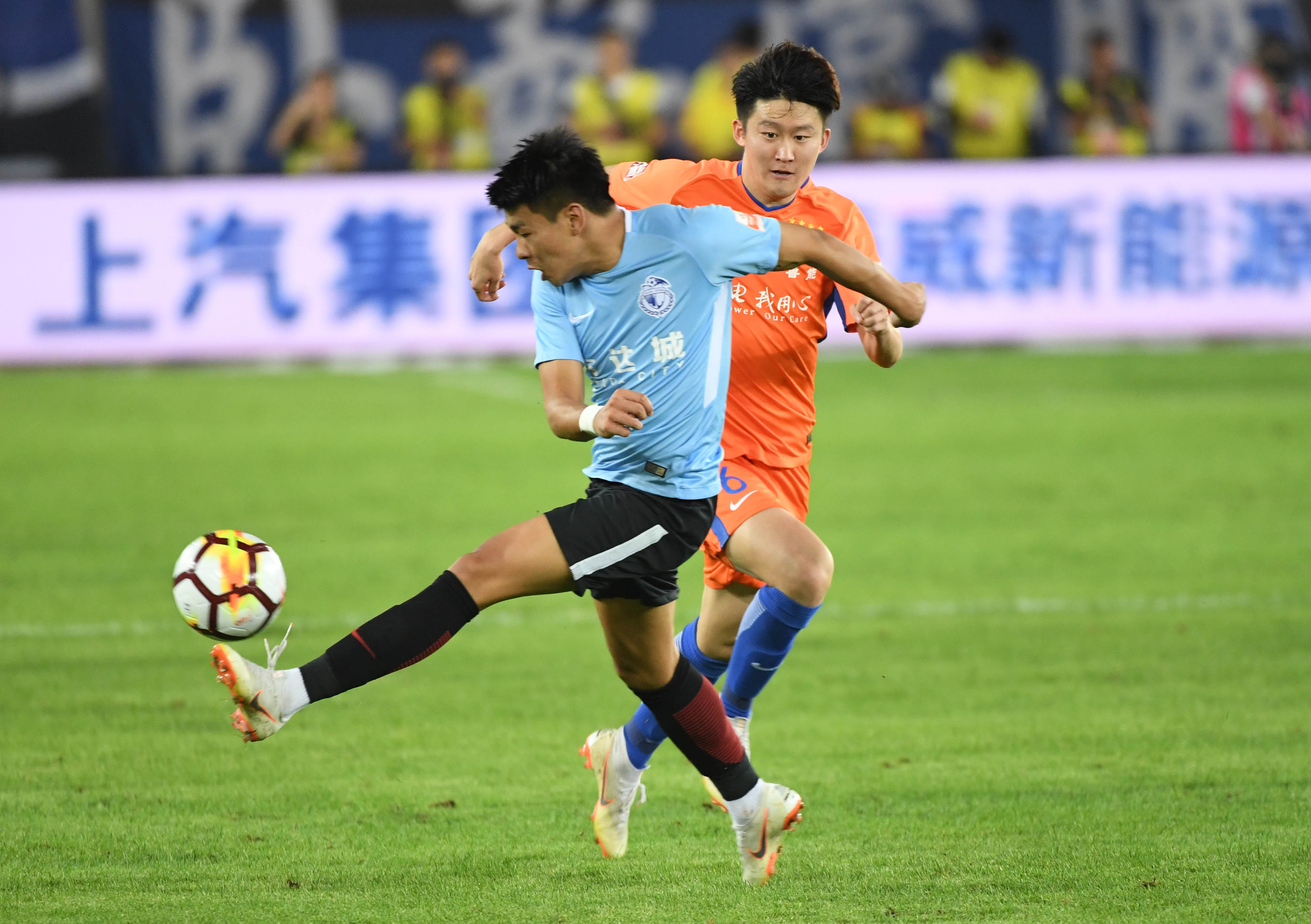 关于国内足球聚焦大连一方神奇连胜，球员表现亮眼的信息