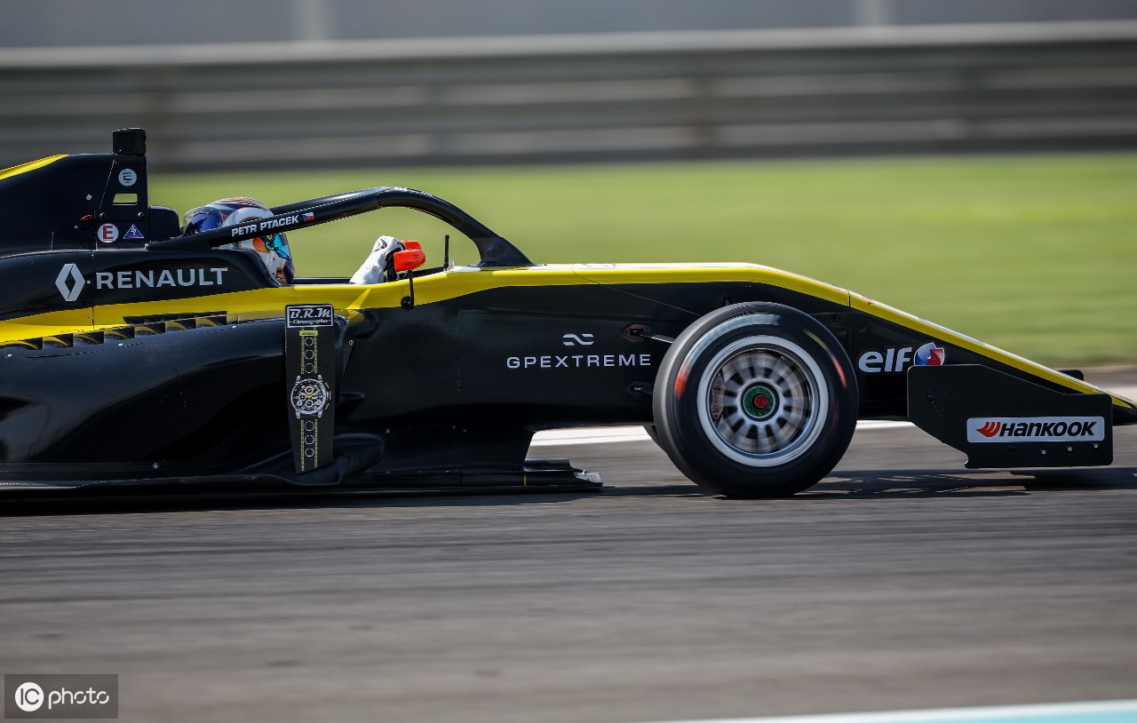 关于雷诺车队横扫红牛二队，阿隆索刷新纪录的信息