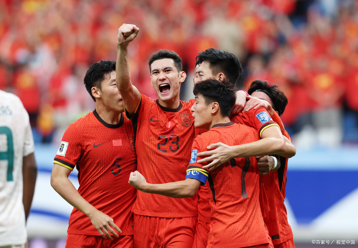 包含国内足球赛事持续升温，球队表现抢眼的词条