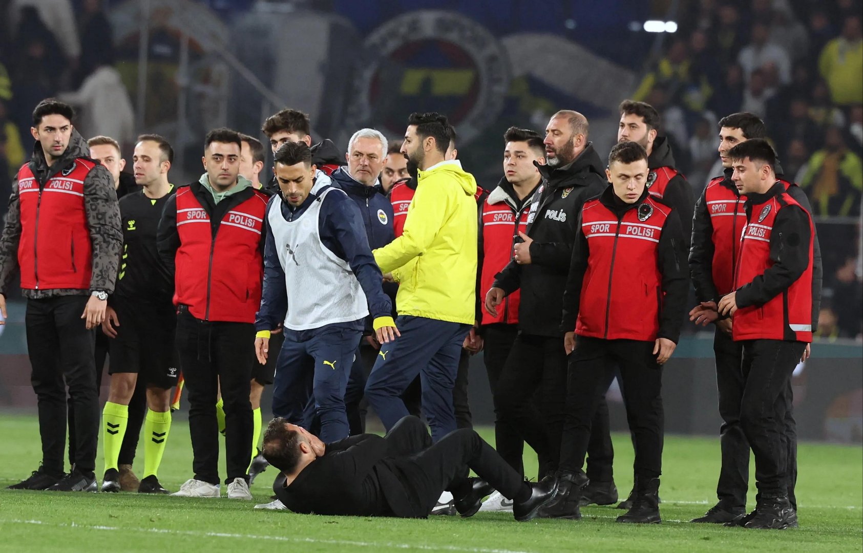 包含拉沃尔杯轻取蒙特卡洛大师赛，穆雷点燃赛场的词条