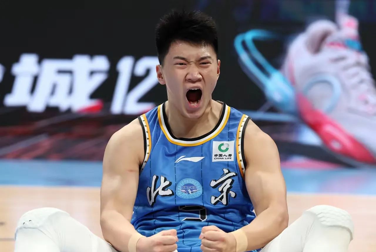 猛龙翻盘北京队,周琦统治全场 猛龙翻盘北京队,周琦统治全场