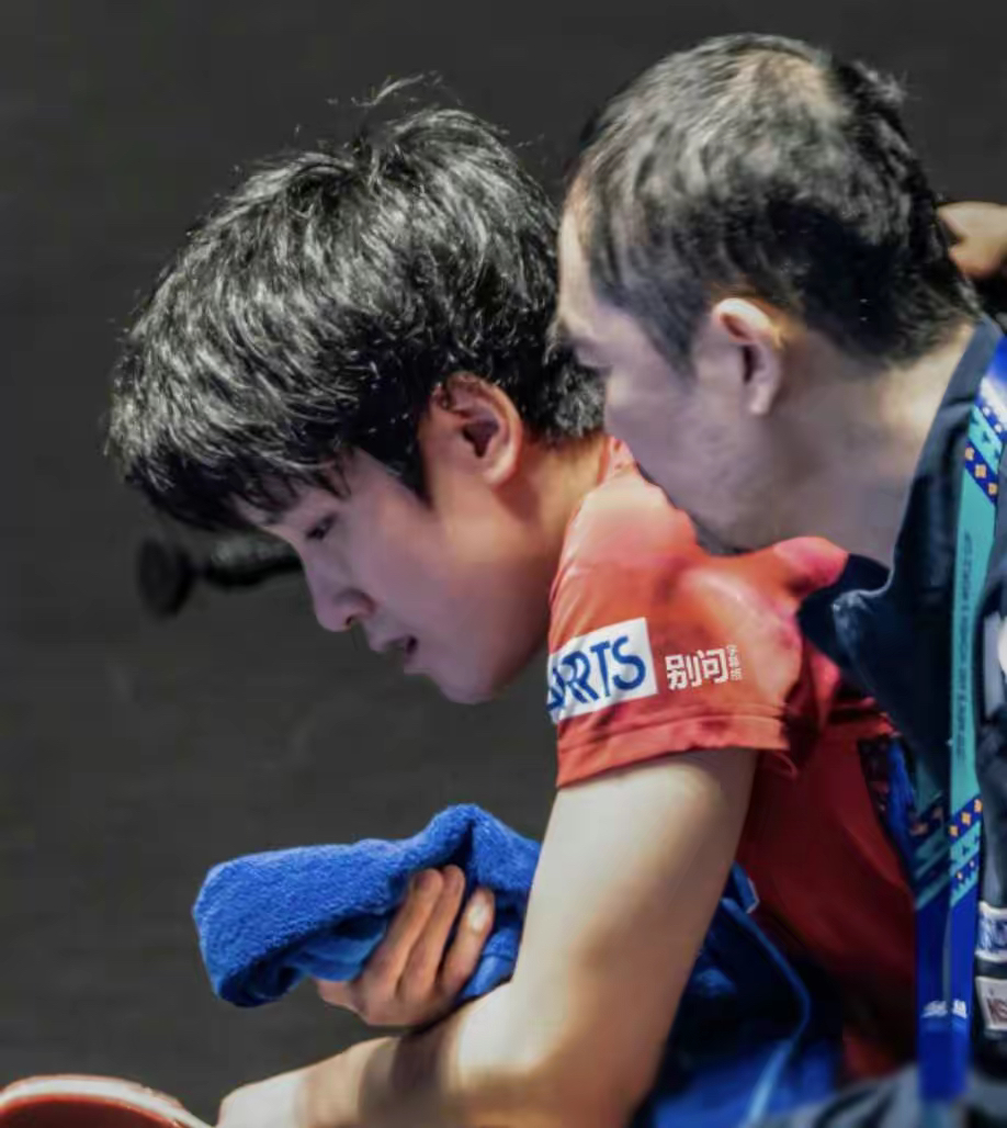 包含法国乒乓球队鏖战瑞典乒乓球队，张本智和送出助攻的词条