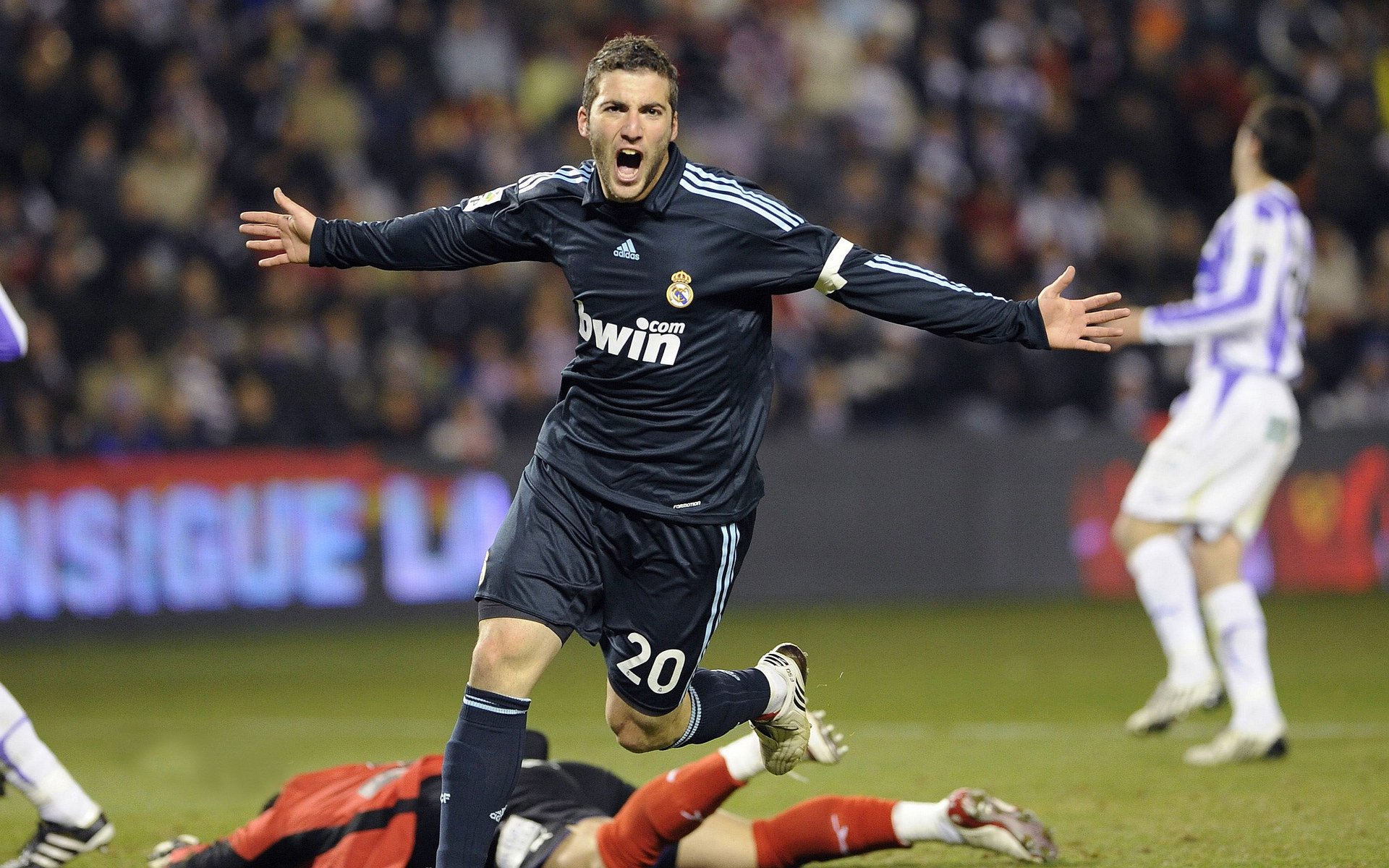 火箭横扫太阳，文班亚马成为关键先生，新星如何重塑比赛格局