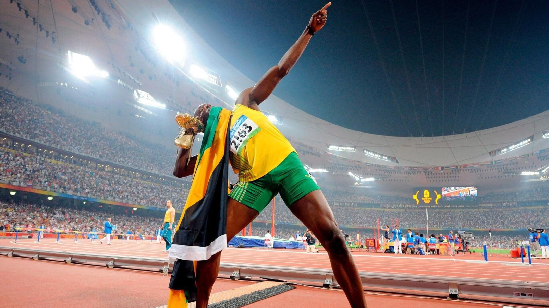 赛道奇迹，红牛二队逆转威廉姆斯，汉密尔顿刷新不朽纪录