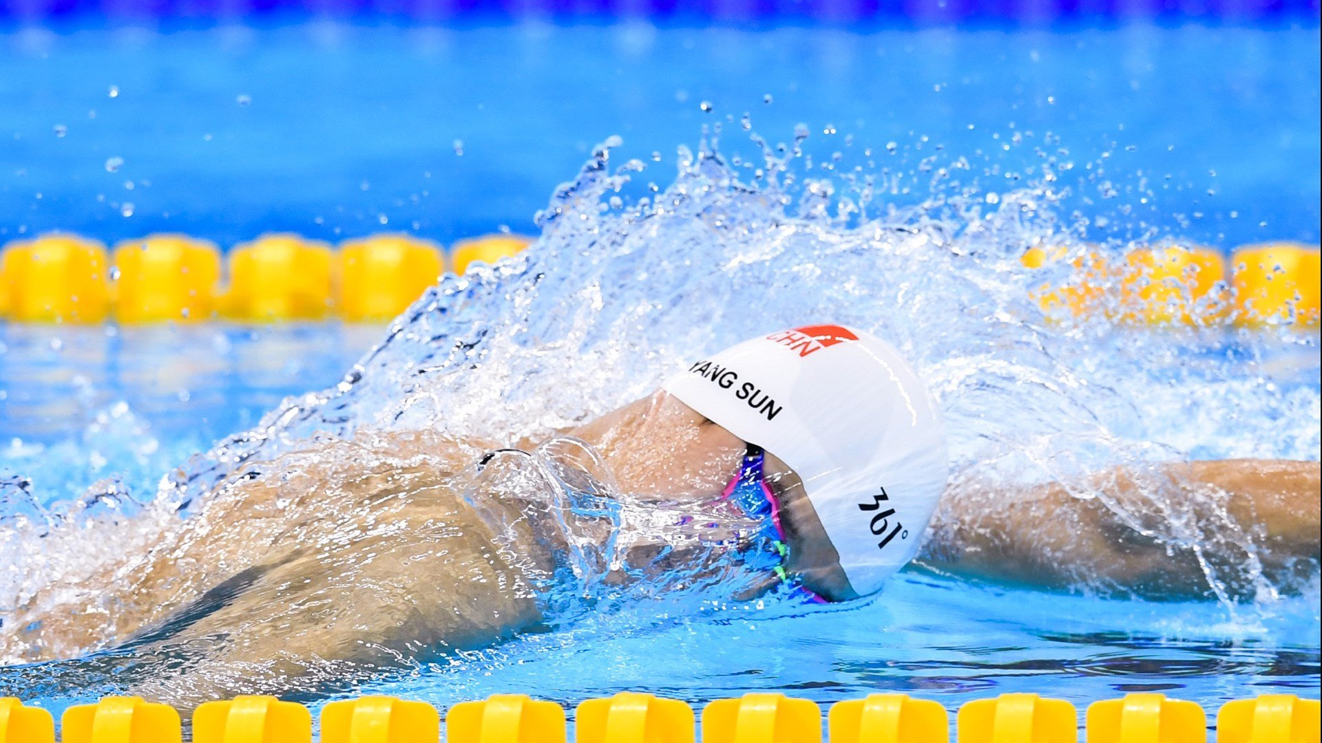 西甲国家德比之夜，阿圭罗的闪电一击，让悬念在开场哨声中消散